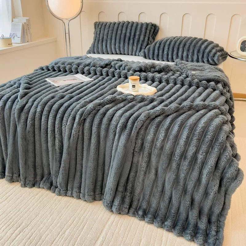 Luxury Chunky Puffy Blanket – Ultra Soft Plush Comfort Bed Throw